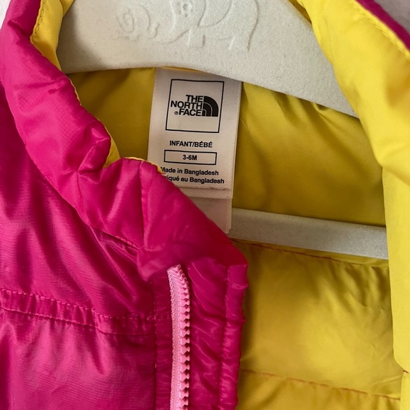 The North Face pink puffer jacket - Picture 3 of 4